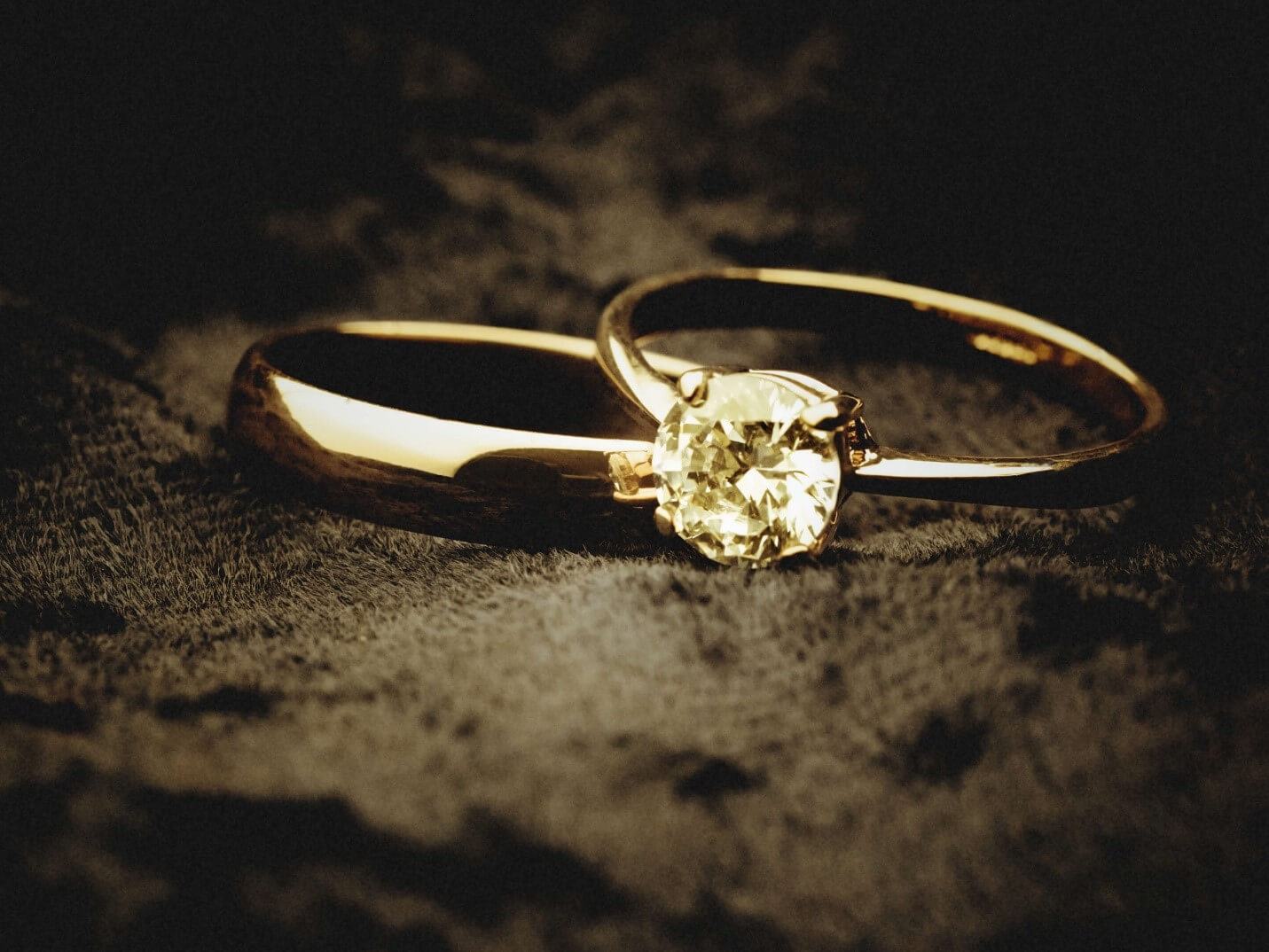 Sell Your Wedding Ring - 502-891-0424 - Genesis Diamond Buyers