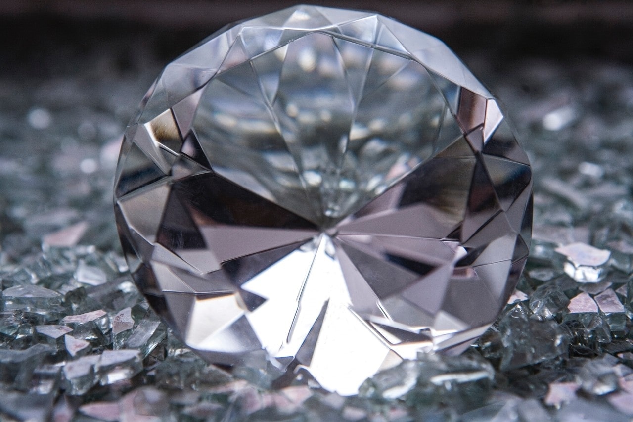 a diamond with light shining through it